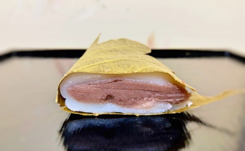叶匠壽庵(かのうじょうじゅあん)阪急うめだ本店の柏餅断面