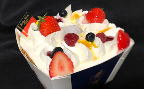 いちごショートケーキのようなケーニヒスクローネのシフォンケーキ