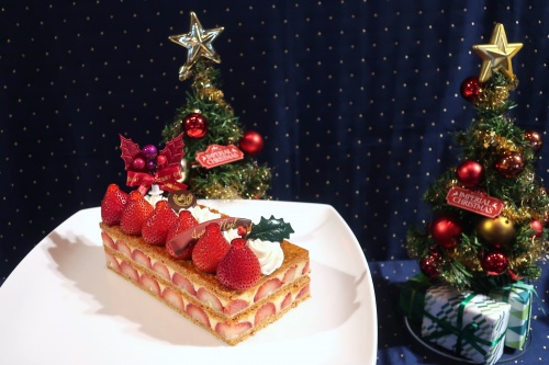 イチゴの断面が美しい帝国ホテル大阪のクリスマスミルフィーユ